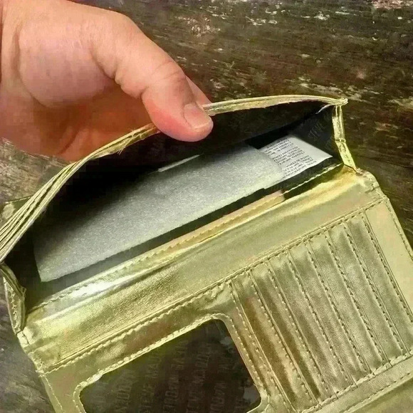 Steve Madden New Gray & Black Womens Wallet with Gold Accents - Picture 4 of 4